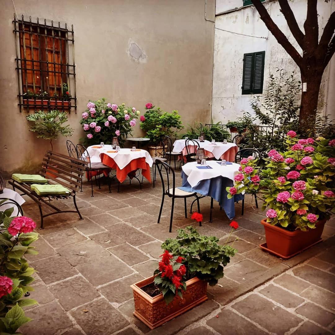 Antica Casa Dei Rassicurati Bed and Breakfast Montecarlo Buitenkant foto