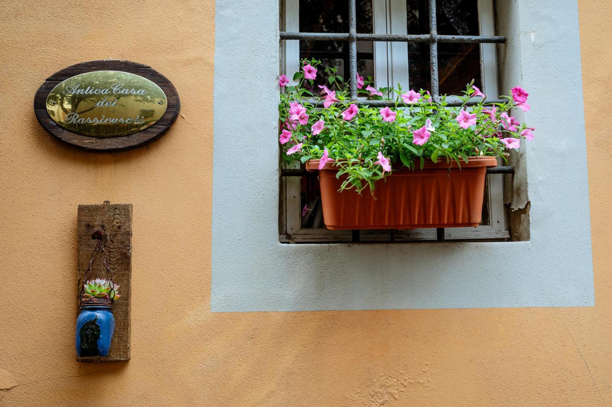 Antica Casa Dei Rassicurati Bed and Breakfast Montecarlo Buitenkant foto