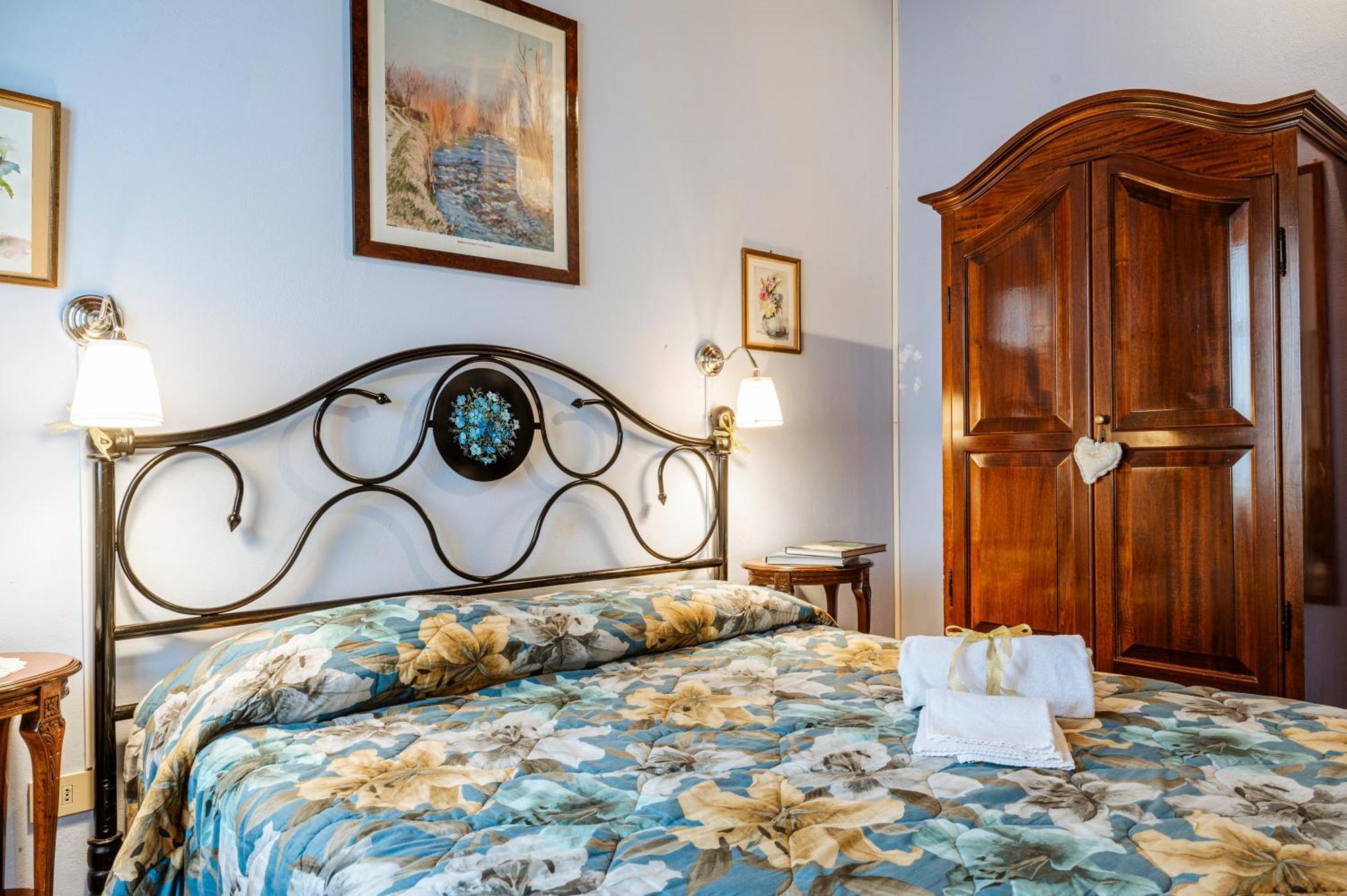 Antica Casa Dei Rassicurati Bed and Breakfast Montecarlo Buitenkant foto