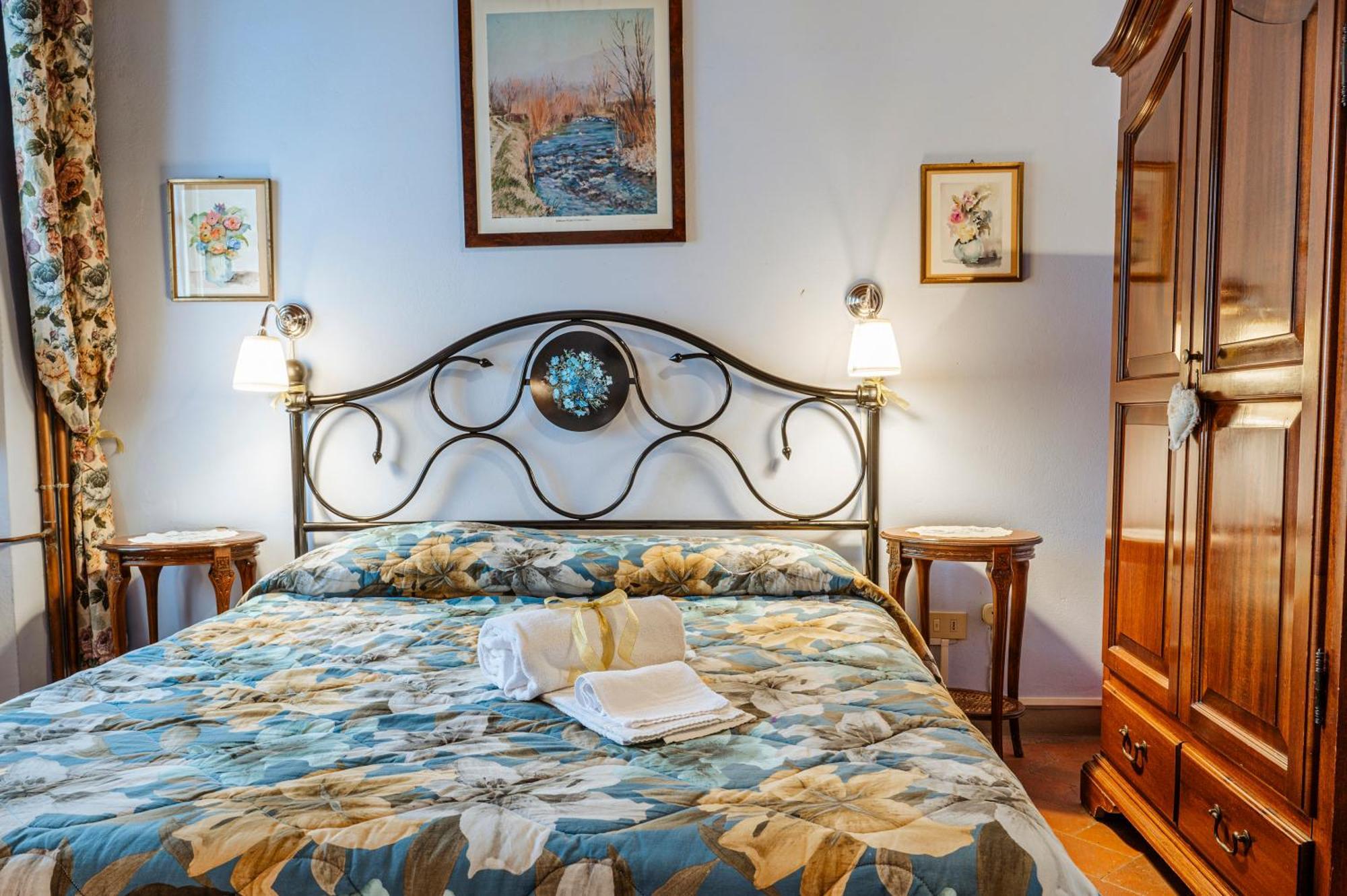 Antica Casa Dei Rassicurati Bed and Breakfast Montecarlo Buitenkant foto