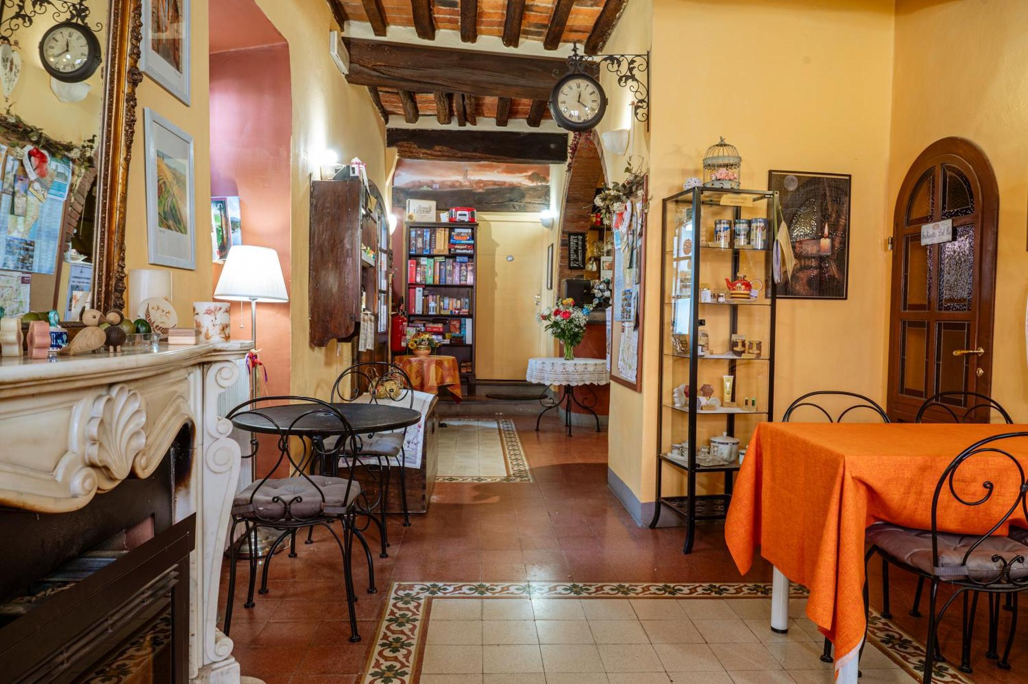 Antica Casa Dei Rassicurati Bed and Breakfast Montecarlo Buitenkant foto