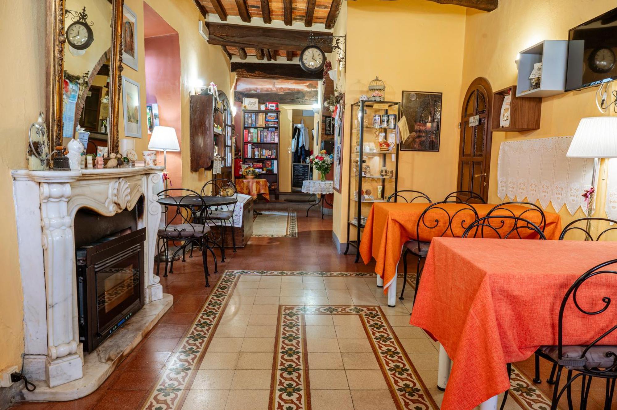 Antica Casa Dei Rassicurati Bed and Breakfast Montecarlo Buitenkant foto
