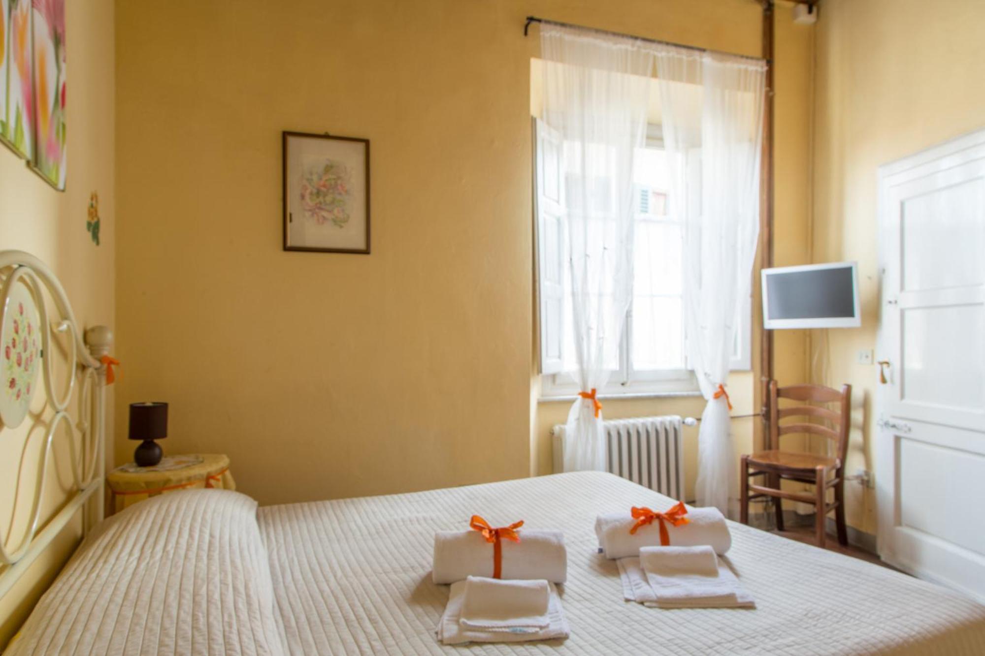 Antica Casa Dei Rassicurati Bed and Breakfast Montecarlo Buitenkant foto