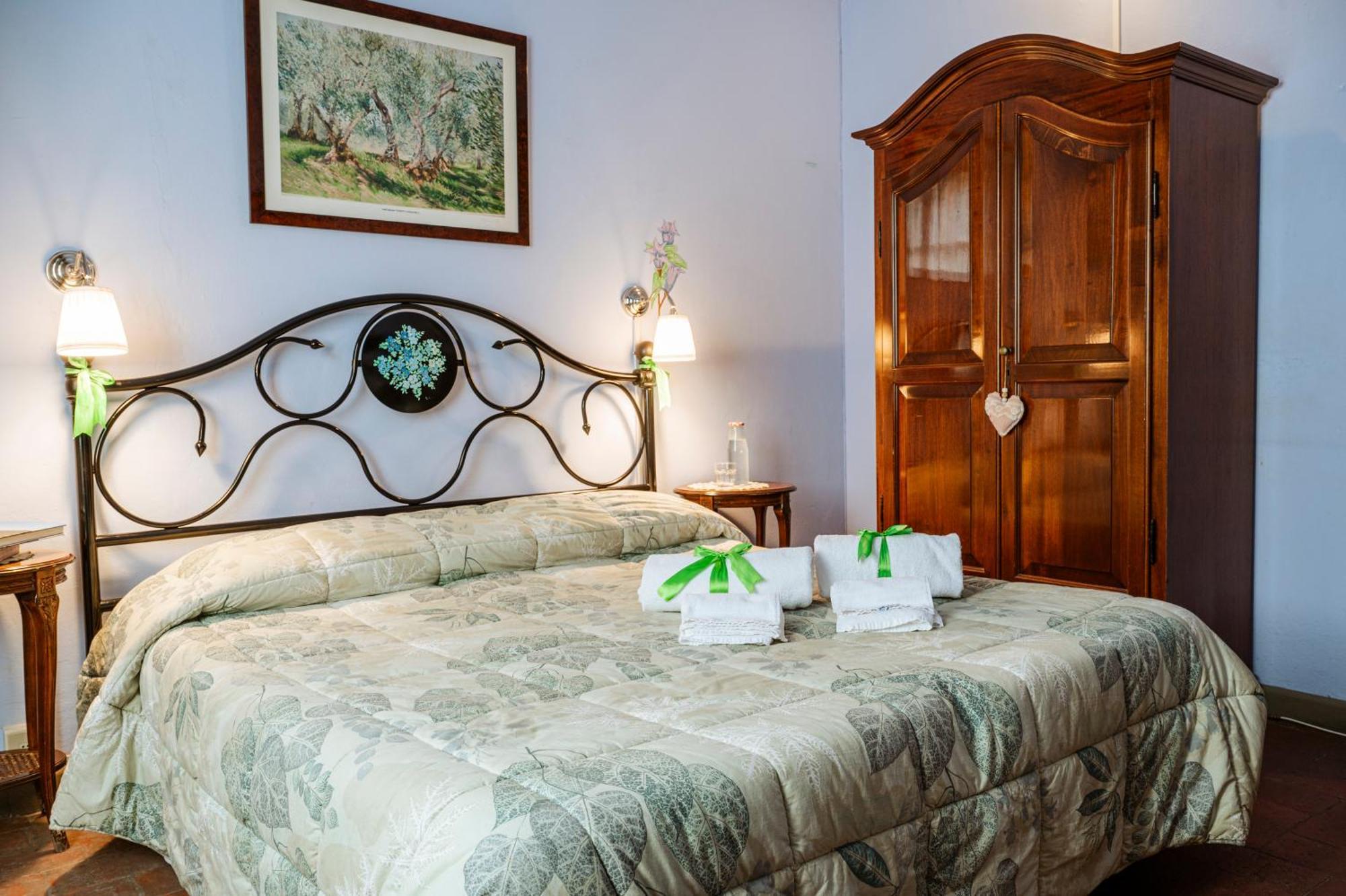 Antica Casa Dei Rassicurati Bed and Breakfast Montecarlo Buitenkant foto