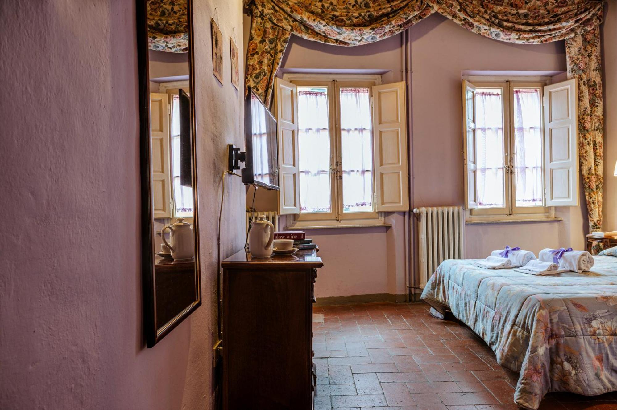Antica Casa Dei Rassicurati Bed and Breakfast Montecarlo Buitenkant foto