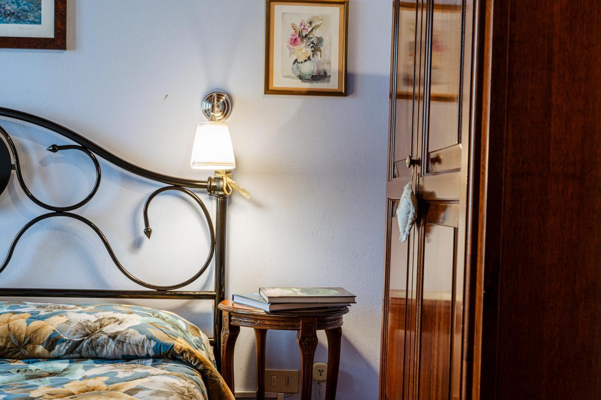 Antica Casa Dei Rassicurati Bed and Breakfast Montecarlo Buitenkant foto