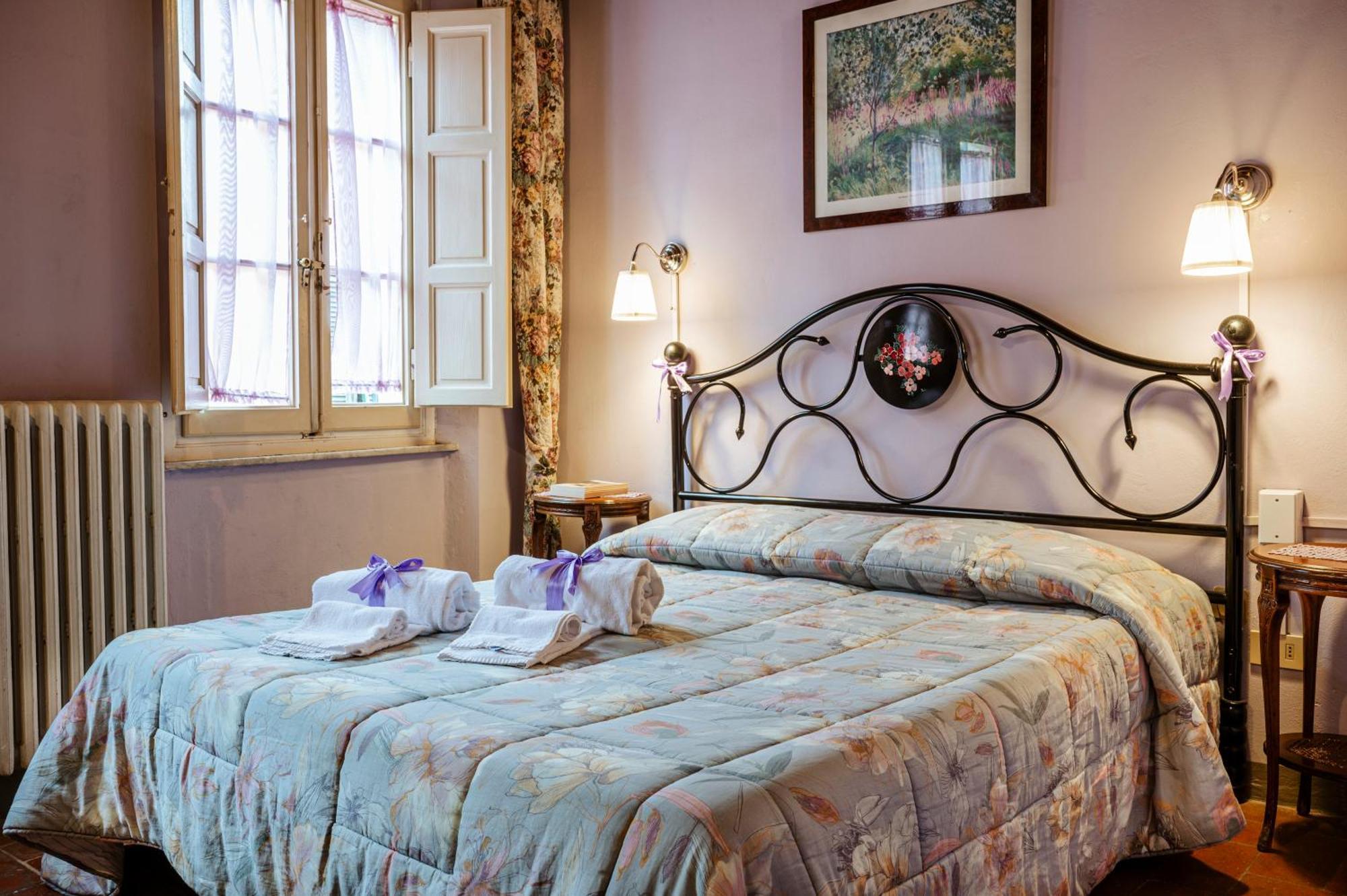 Antica Casa Dei Rassicurati Bed and Breakfast Montecarlo Buitenkant foto