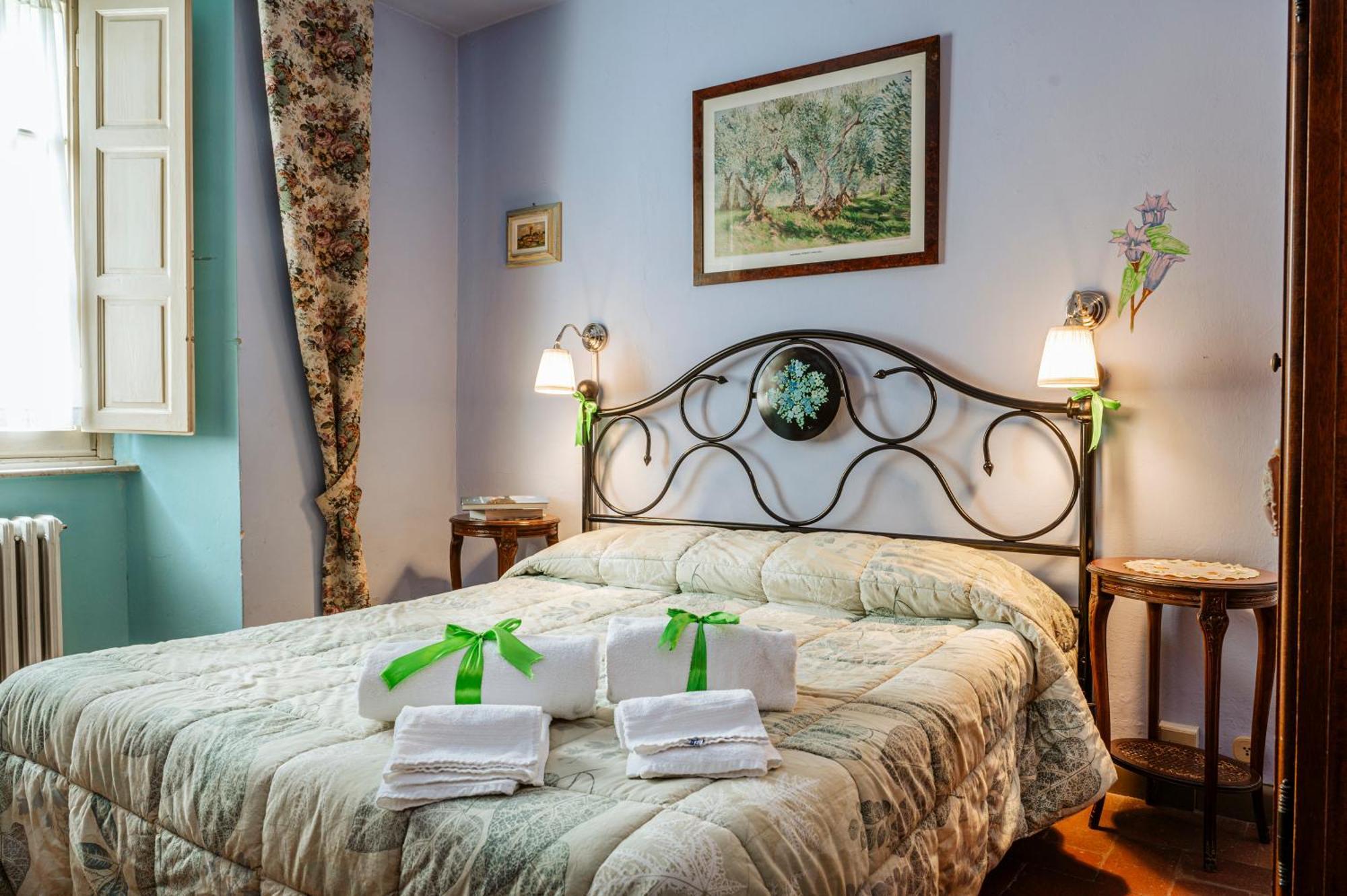 Antica Casa Dei Rassicurati Bed and Breakfast Montecarlo Buitenkant foto