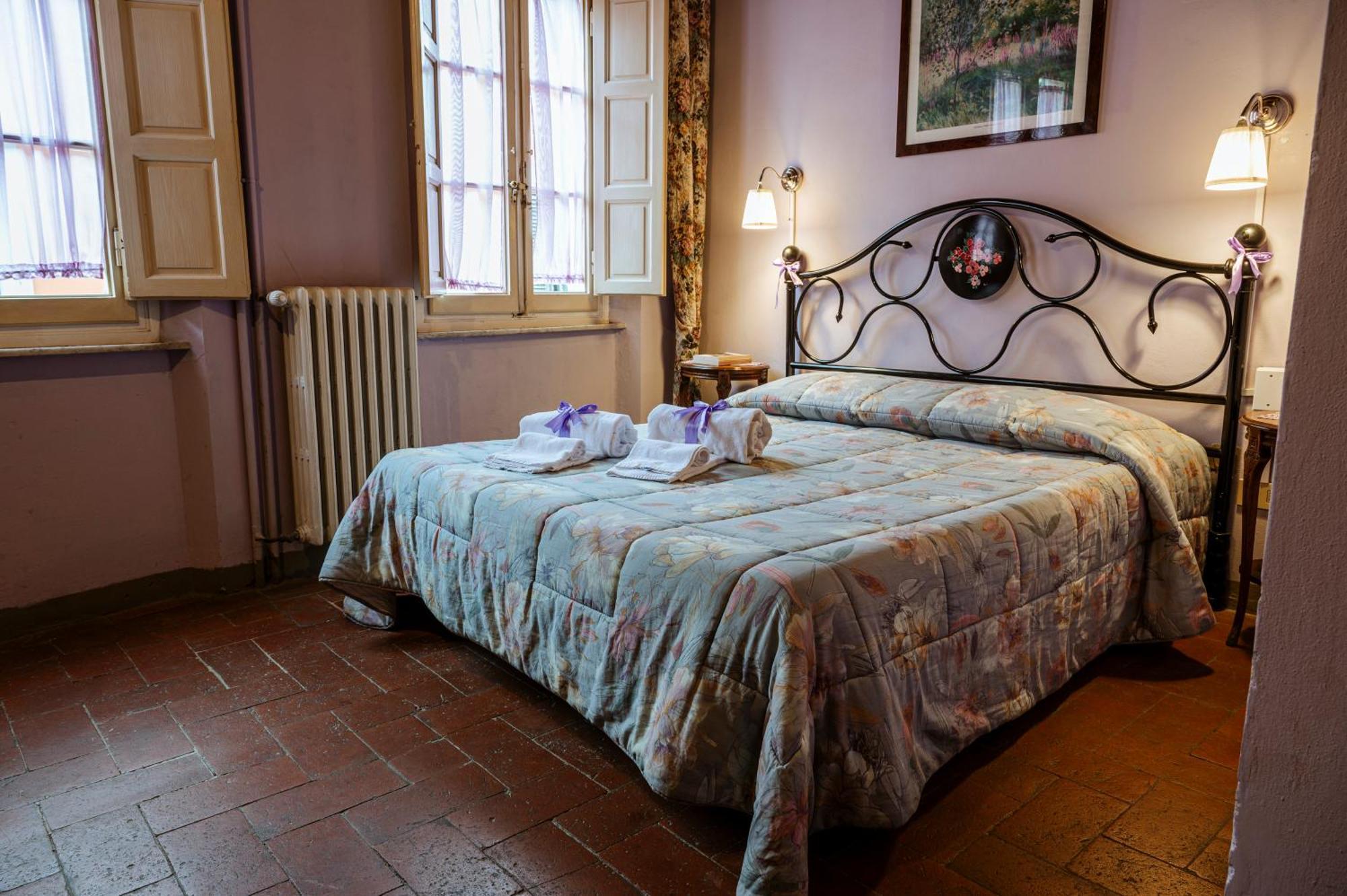 Antica Casa Dei Rassicurati Bed and Breakfast Montecarlo Buitenkant foto