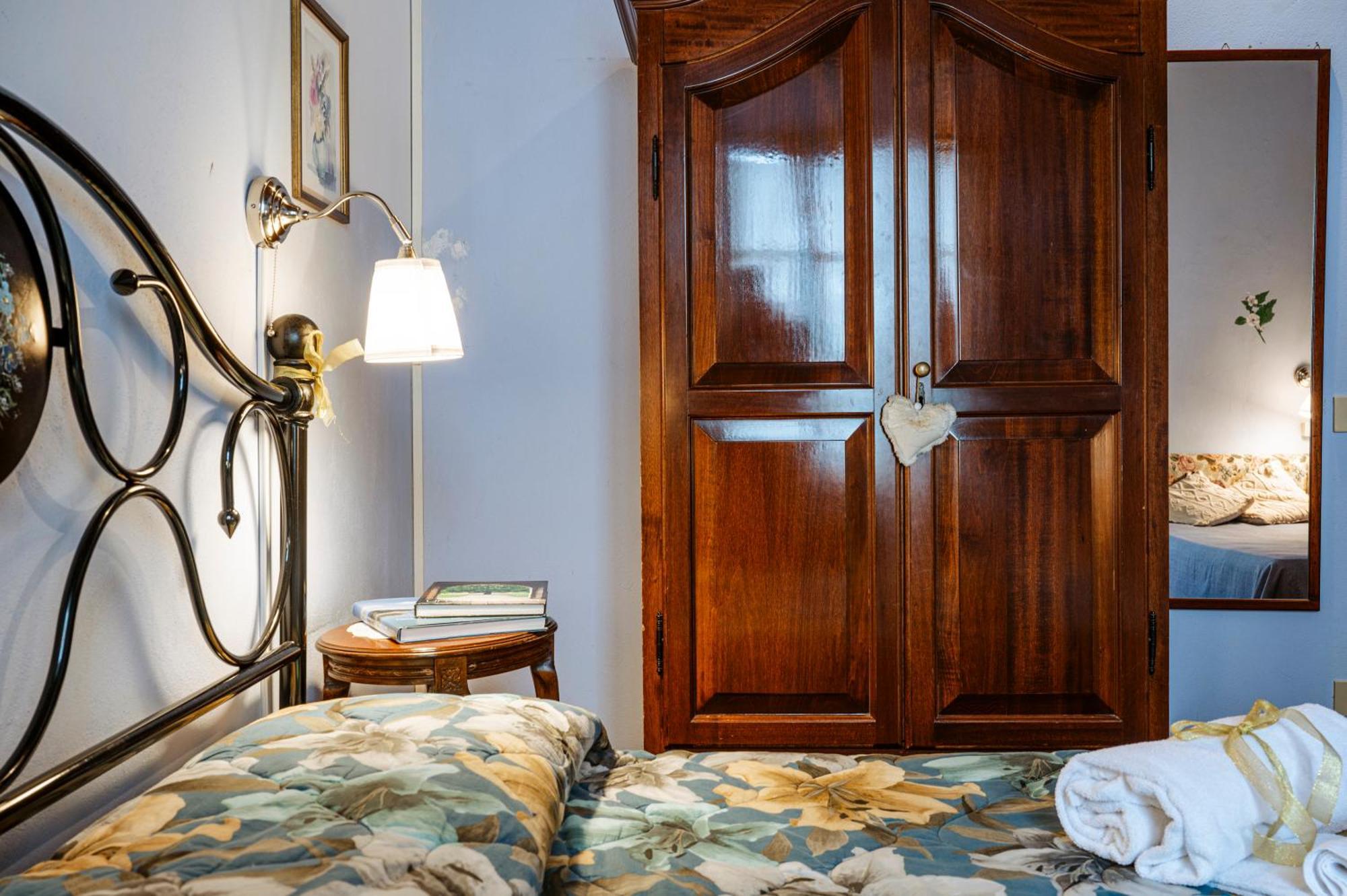 Antica Casa Dei Rassicurati Bed and Breakfast Montecarlo Buitenkant foto