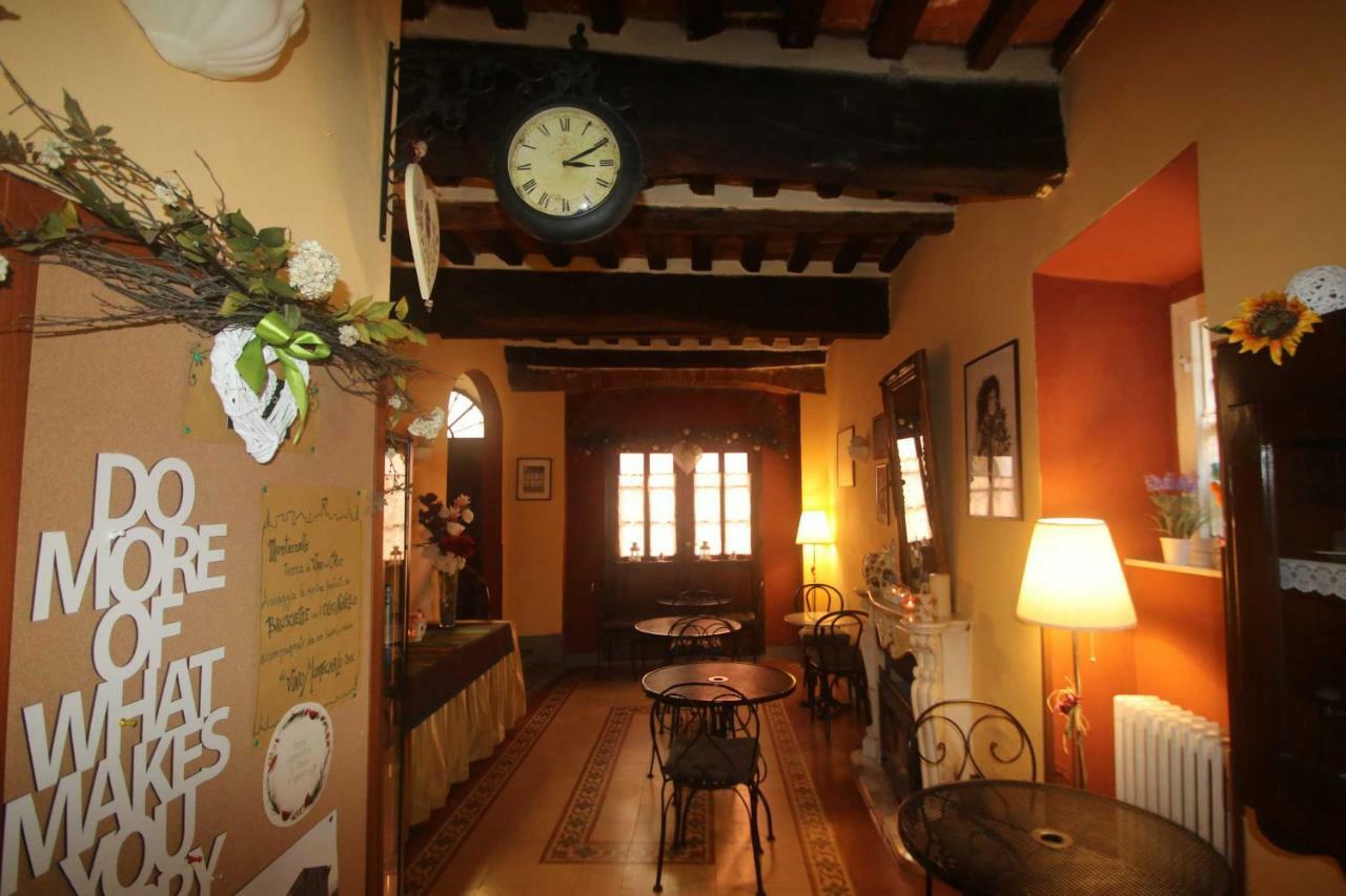 Antica Casa Dei Rassicurati Bed and Breakfast Montecarlo Buitenkant foto